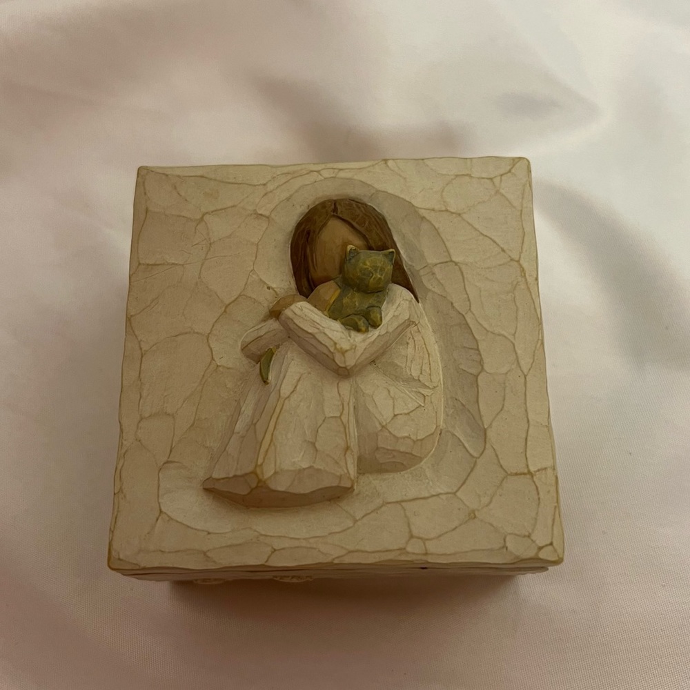Willow Tree Comfort Small Keepsake Box Cat and Woman 2003